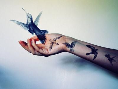 птицы на руках тату