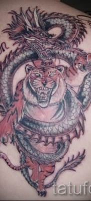 фото тату тигр и дракон для статьи про значение татуировки – tatufoto.ru – 7