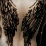 Значение татуировки крылья на спине 2
