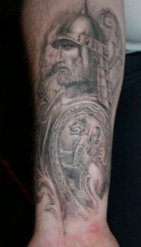 Эскиз мужской славянской татуировки Воин на внутренней стороне руки