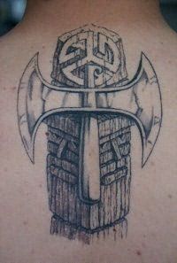 Эскиз мужской славянской татуировки между лопаток