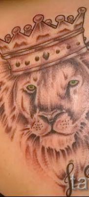 тату лев с короной – фото для статьи про значение татуировки – tatufoto.ru – 31
