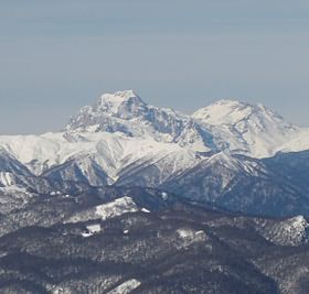 Вид на Фишт-Оштенский массив с вершины г.Ачишхо, Красная Поляна. Слева гора Фишт (2867), справа - Пшехо-Су (2743)
