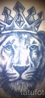 тату лев с короной – фото для статьи про значение татуировки – tatufoto.ru – 51