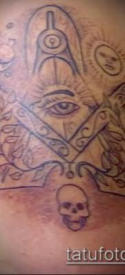 Пример масонскойго рисунка в татуировке – фото
