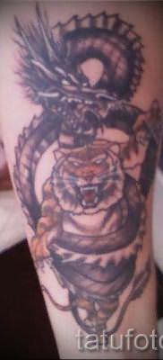 фото тату тигр и дракон для статьи про значение татуировки – tatufoto.ru – 45