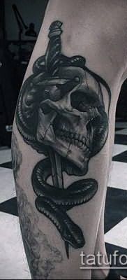 тату меч и змея №171 – эксклюзивный вариант рисунка, который удачно можно использовать для преобразования и нанесения как тату меч и змея на ноге