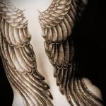 Значение татуировки крылья на спине 1