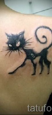 фото тату с черной кошкой для статьи про значение татуировки – tatufoto.ru – 42