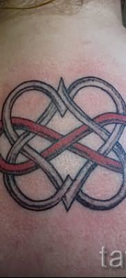 valeur double infinité de tatouage – un exemple du tatouage fini dans la photo 2