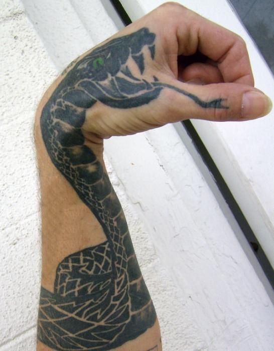 татуировка змеи на руке значение