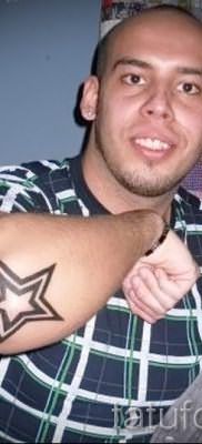 Фото тату звезды на локтях для статьи про значение рисунка татуировки – tatufoto.ru – 12
