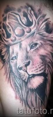 тату лев с короной – фото для статьи про значение татуировки – tatufoto.ru – 7