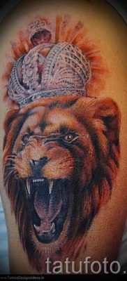 тату лев с короной – фото для статьи про значение татуировки – tatufoto.ru – 15