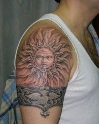 Эскиз славянской татуировки Солнце на предплечье для мужчины