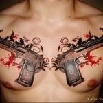 два больших пистолета в тату на груди