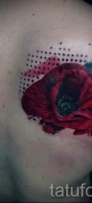 тату маки на спине – фото для статьи про значение татуировки 3