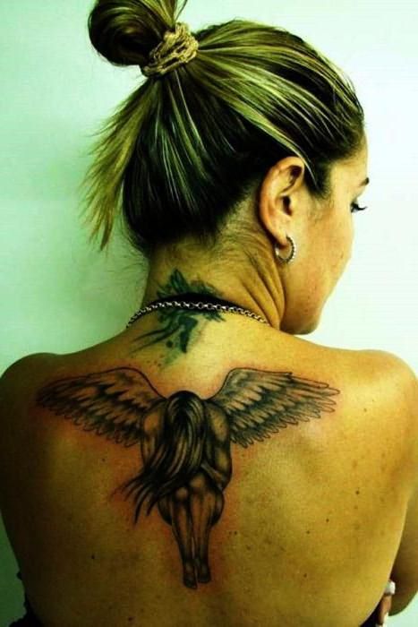 татуировка ангела на спине
