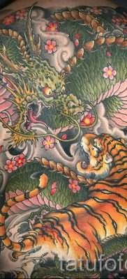 фото тату тигр и дракон для статьи про значение татуировки – tatufoto.ru – 41