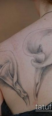 тату каллы №575 – прикольный вариант рисунка, который легко можно использовать для переделки и нанесения как Tattoo calla