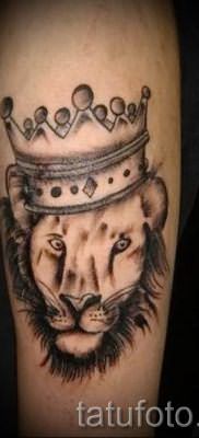 тату лев с короной – фото для статьи про значение татуировки – tatufoto.ru – 25