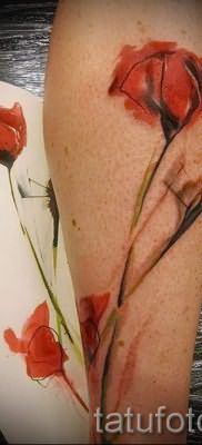 poppy tattoo on his arm – photos for an article about the importance of tattoos 1