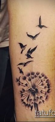 фото одуванчик с птицами (Dandelion Tatto) (значение) – пример рисунка – 015 tatufoto.com