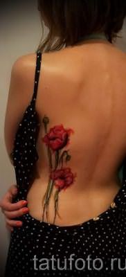 Poppies tattoo on his back – photos for an article about the importance of tattoos 6