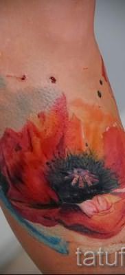 poppy tattoo on his leg – photos for an article about the importance of tattoos 4