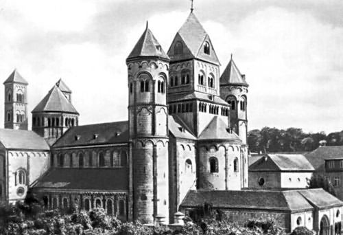 Церковь монастыря Марии на оз. Лах. Германия. 1093—1156.