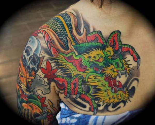 Татуировки девушек с драконом