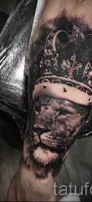 тату лев с короной – фото для статьи про значение татуировки – tatufoto.ru – 41