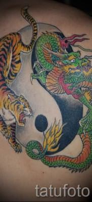 фото тату тигр и дракон для статьи про значение татуировки – tatufoto.ru – 8
