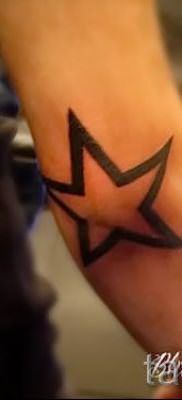 Фото тату звезды на локтях для статьи про значение рисунка татуировки – tatufoto.ru – 11