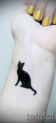 фото тату с черной кошкой для статьи про значение татуировки – tatufoto.ru – 41