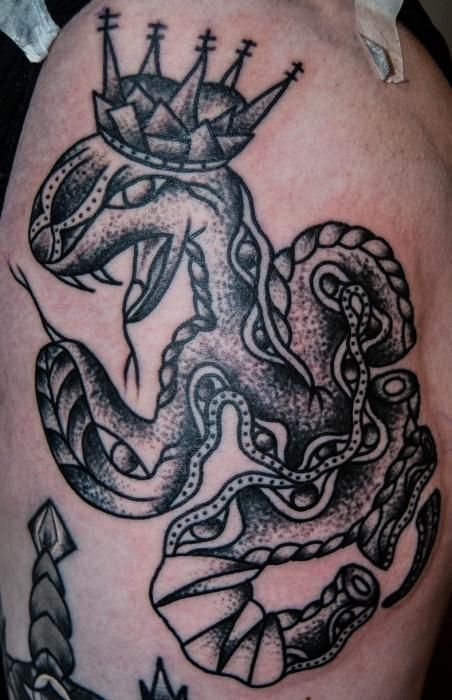значение тюремных татуировок змея
