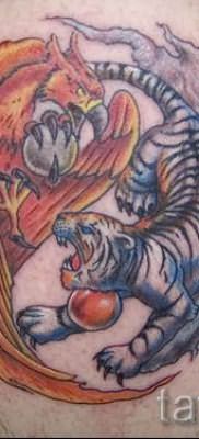 фото тату тигр и дракон для статьи про значение татуировки – tatufoto.ru – 46