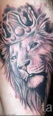 тату лев с короной – фото для статьи про значение татуировки – tatufoto.ru – 47