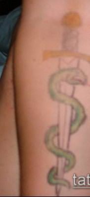 тату меч и змея №220 – классный вариант рисунка, который успешно можно использовать для переработки и нанесения как тату меч и змея на руке