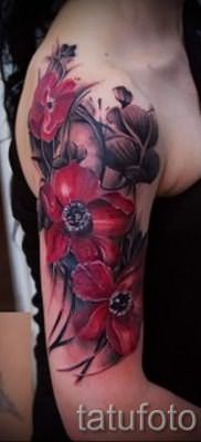 poppy tattoo on his arm – photos for an article about the importance of tattoos 3
