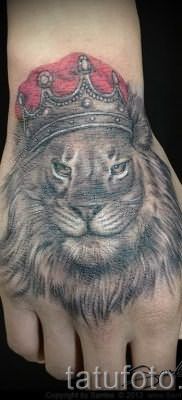 тату лев с короной – фото для статьи про значение татуировки – tatufoto.ru – 70