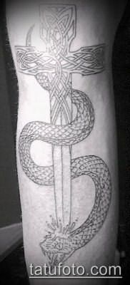 тату меч и змея №837 – классный вариант рисунка, который хорошо можно использовать для переделки и нанесения как тату меч и змея на руке