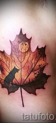 Идея классного рисунка в выполненной татуировке с кленом для материала про смысл клена в тату