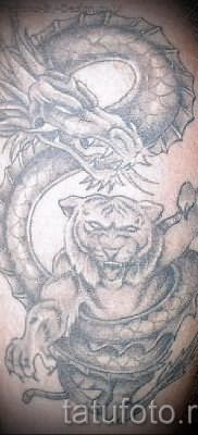фото тату тигр и дракон для статьи про значение татуировки – tatufoto.ru – 29
