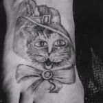 Блатная тату с котом - на удачу и символизирует осторожность