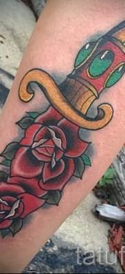 фото тату кинжал и роза пример для статьи про значение татуировки – tatufoto.ru – 44