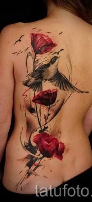 Poppies tattoo on his back – photos for an article about the importance of tattoos 3