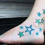 татуировка голубые звезды внизу ноги