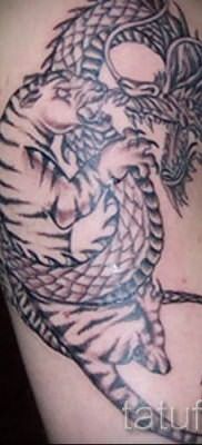 фото тату тигр и дракон для статьи про значение татуировки – tatufoto.ru – 6