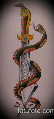 тату меч и змея №924 – прикольный вариант рисунка, который легко можно использовать для доработки и нанесения как тату меч и змея на ноге